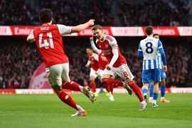 Premier League: "Tam mã" cạnh tranh ngôi vương quyết liệt