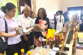 Các sản phẩm OCOP từ biển của địa phương: nước mắm, cá cơm khô, rong biển sấy giòn.