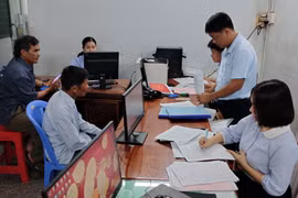 Hoạt động tín dụng tại Quỹ tín dụng nhân dân Nhơn Lộc. Ảnh: T.Sỹ