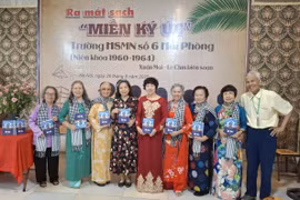 Ra mắt hồi ký "Miền ký ức" của nữ học sinh miền Nam