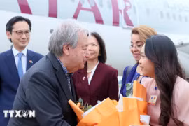 Tổng Thư ký Liên hợp quốc António Guterres đến sân bay quốc tế Nội Bài bắt đầu thăm chính thức Việt Nam. Ảnh: An Đăng/TTXVN