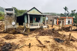 Sống thấp thỏm dưới chân núi lở