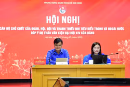 Anh Bùi Quang Huy và chị Nguyễn Phạm Duy Trang chủ trì hội nghị