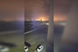 Hình ảnh được cho là cuộc tấn công của Ukraine vào nhà máy lọc dầu Saratov của Nga lan truyền trên mạng. Ảnh: X