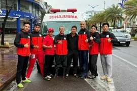 Can trường cứu người trong lũ dữ