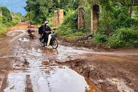 Hẻm 126 đường Phạm Hùng (xã Biển Hồ) xuống cấp nghiêm trọng. Ảnh: H.D