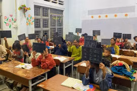 Gần dân từ những lớp học tình thương ở xã Hra