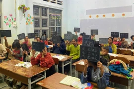 Gần dân từ những lớp học tình thương ở xã Hra