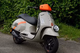Vespa GTV 300 HPE: Xe tay ga thanh lịch, hiệu năng vượt trội với giá 159,8 triệu đồng