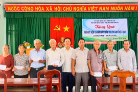 Trao tặng 90 suất quà cho nạn nhân da cam/dioxin 