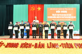 Các tập thể, cá nhân có thành tích xuất sắc trong Phong trào “Thanh niên Quân đội rèn đức, luyện tài, xung kích, sáng tạo, xứng danh Bộ đội Cụ Hồ” thời kỳ mới” được Bộ CHQS tỉnh khen thưởng. 