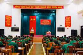 80 cán bộ, chiến sĩ Trung đoàn 48 lên đường giúp dân dựng lại nhà ở sau mưa bão