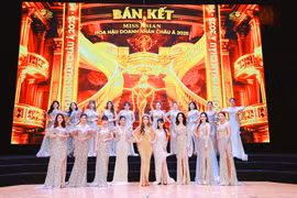 18 thí sinh xuất sắc tại đêm bán kết Hoa hậu Doanh nhân Châu Á 2025. Ảnh: ĐVCC