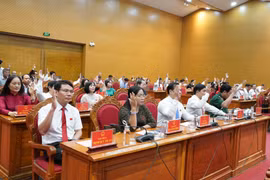 Các đại biểu biểu quyết thông qua 27 nghị quyết quan trọng tại kỳ họp. Ảnh: N.H