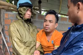 Đối tượng Cao Toản Em (SN 1992, trú phường Hoài Nhơn Bắc) bị lực lực lượng Công an bắt giữ sau 3 ngày lẩn trốn trên rừng.