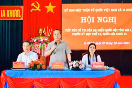 Phó Bí thư Tỉnh ủy, Trưởng đoàn ĐBQH tỉnh Châu Ngọc Tuấn phát biểu tại hội nghị tiếp xúc cử tri. Ảnh: A.H