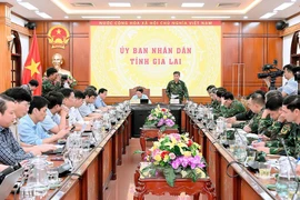 Quang cảnh buổi làm việc về công tác ứng phó với bão số 13.