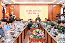 Quang cảnh buổi làm việc về công tác ứng phó với bão số 13.