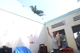 Bão qua rồi, làng phong Quy Hòa vẫn “oằn mình” trong khó khăn.