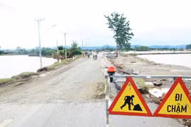 Vị trí sạt lở trên đường Trường Sơn Đông tại khu vực cầu Quý Đức-đoạn nối phường Ayun Pa và Ia Pa đã thông xe trở lại.