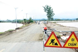 Vị trí sạt lở trên đường Trường Sơn Đông tại khu vực cầu Quý Đức-đoạn nối phường Ayun Pa và Ia Pa đã thông xe trở lại.