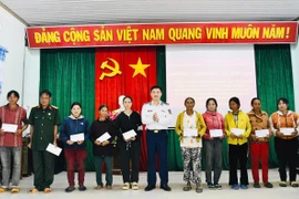 “Cảnh sát biển với đồng bào dân tộc, tôn giáo” tại xã Chơ Long.