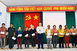 “Cảnh sát biển với đồng bào dân tộc, tôn giáo” tại xã Chơ Long.