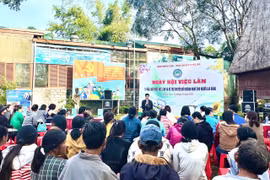 Pleiku: 200 lao động tham gia ngày hội việc làm tại làng Ơp.