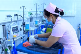 Bệnh viện Nhi tỉnh Gia Lai với cuộc chiến giành từng hơi thở.