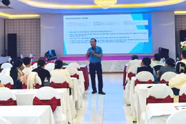 Các đại biểu tham dự hội nghị tập huấn kiến thức, kỹ năng, nghiệp vụ cho đội ngũ cán bộ làm công tác giảm nghèo ở khu vực biên giới.