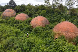 Những lò gạch bỏ hoang đẹp như tác phẩm nghệ thuật.