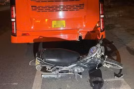 Hiện trường vụ tai nạn giao thông xảy ra đêm 15-10 tại quốc lộ 1A qua phường Quy Nhơn Bắc.