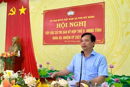 Phó Chủ tịch Thường trực UBND tỉnh Nguyễn Tuấn Thanh tiếp xúc cử tri xã Phù Mỹ Đông.