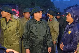 Phó Thủ tướng Hồ Quốc Dũng: Đặt tính mạng người dân lên trên hết trong ứng phó với mưa lũ.