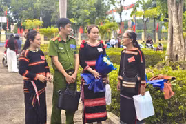 Nhiều cán bộ, chiến sĩ Công an cơ sở ở Gia Lai đã chủ động học tiếng dân tộc thiểu số để gần dân, hiểu dân.