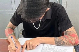 Nguyễn Văn N. (SN 2004, ở phường Hoài Nhơn Nam) bị phạt 6,25 triệu đồng vì sử dụng các loại pháo, thuốc pháo trái phép.