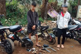 Công an xã Chư Prông dẹp mối nguy từ xe đạp điện độ chế 