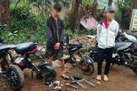 Công an xã Chư Prông dẹp mối nguy từ xe đạp điện độ chế 