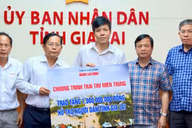 Bạn đọc Báo Người Lao Động ủng hộ tỉnh Gia Lai 1 tỷ đồng khắc phục bão số 13. 