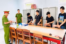 Cơ quan Cảnh sát điều tra Công an tỉnh Gia Lai thực hiện lệnh bắt tạm giam các đối tượng sử dụng trái phép chất ma túy. 