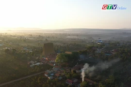 Sải bước đón bình minh, khám phá làng Kép