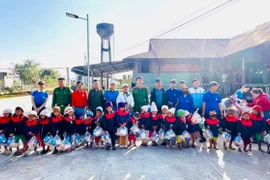 Góp xuân yêu thương về vùng khó