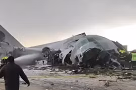 Máy bay quân sự chở tiền rơi ở Bolivia, ít nhất 15 người thiệt mạng vụ