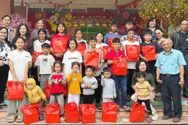 Mang Tết ấm đến với trẻ em yếu thế