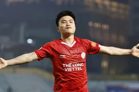 CLB Nam Định phơi áo trước Thể Công Viettel: Xuân Son đua trụ hạng