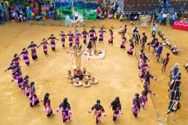 “Tiếp lửa” di sản văn hóa dân tộc Bana K’riêm, H’re