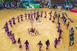 “Tiếp lửa” di sản văn hóa dân tộc Bana K’riêm, H’re