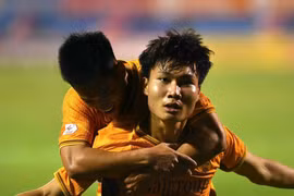HAGL và nhóm đua trụ hạng hồi sinh rực lửa, V-League đáng xem hơn nhiều
