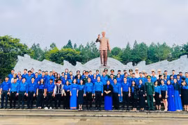 Buôn làng đoàn kết làm theo lời Bác dạy