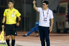 Ông Vũ Tiến Thành làm HLV tạm quyền CLB Ninh Bình, bầu Đức gật đầu